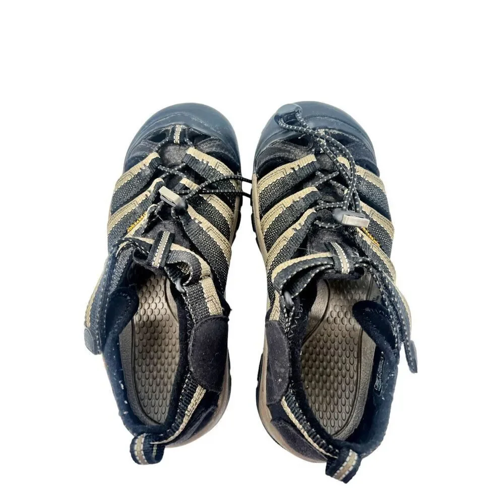 Keen boys hiking water shoes size 4